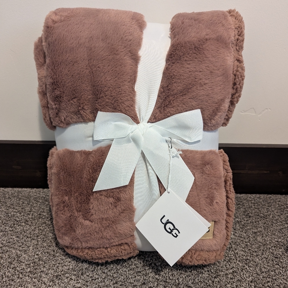 UGG Rosie pink throw blanket
